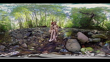 Amateur Yanks les beauties Ana y Belle besándose para ti en este increíble video de realidad virtual en 3D